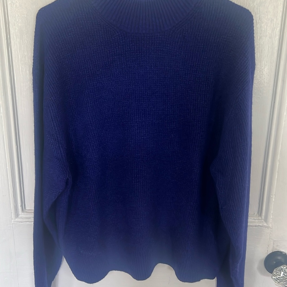 Gap sweater